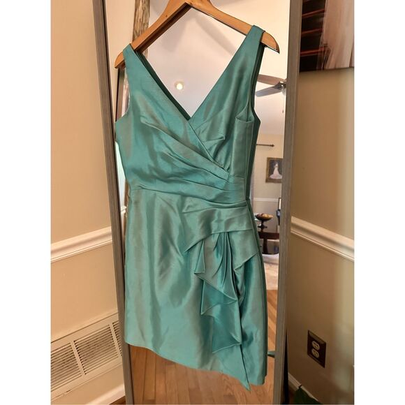 B2 Dresses & Skirts - B2 Jasmine Formal V Neck Dress Size 10